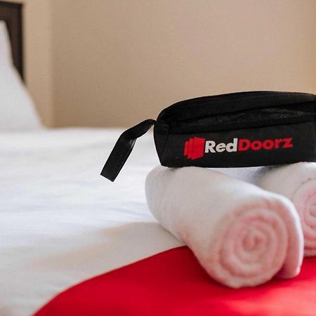 Reddoorz Near Ringroad City Walks Медан Экстерьер фото